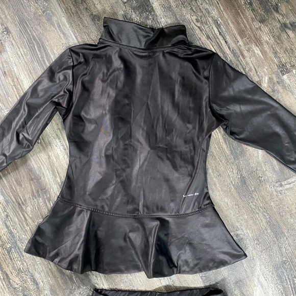 Athleisure set leggings and peplum zip up top - Picture 5 of 7